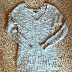 American Eagle Gray & White Marled V-Neck Sweater